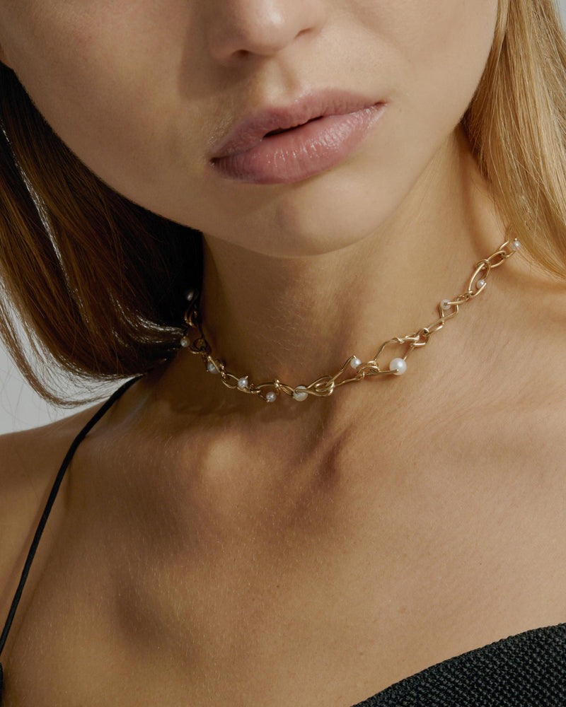 Enmesh Pearl Chain Choker Gold | Sarah & Sebastian onBody