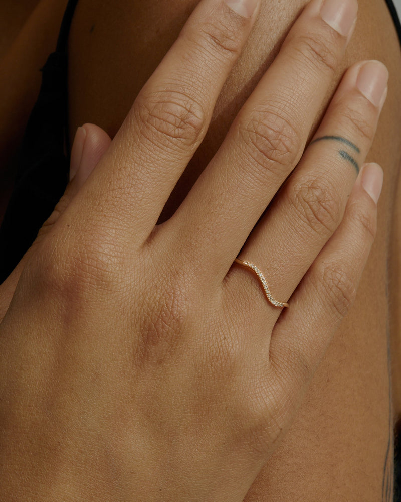 Fine Wave Diamond Ring Gold | Sarah & Sebastian onBody