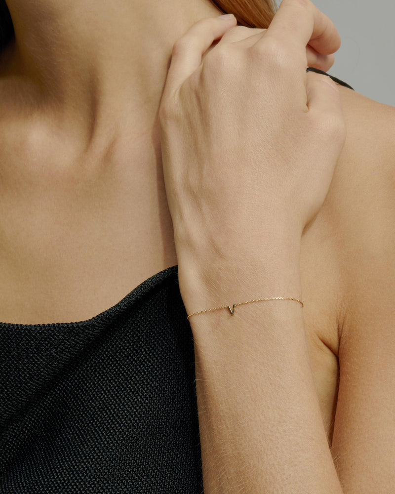 Petite Letter Bracelet Gold | Sarah & Sebastian onBody