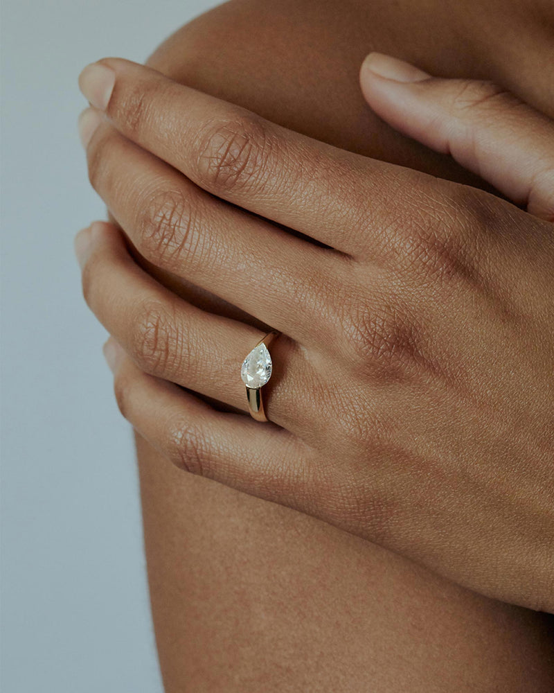 Suspense Pear Diamond Ring Gold | Sarah & Sebastian onBody