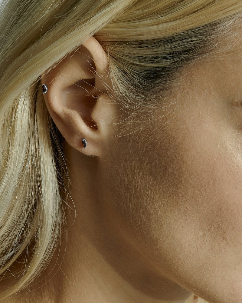 Winedark Cartilage Earring Gold | Sarah & Sebastian onBody